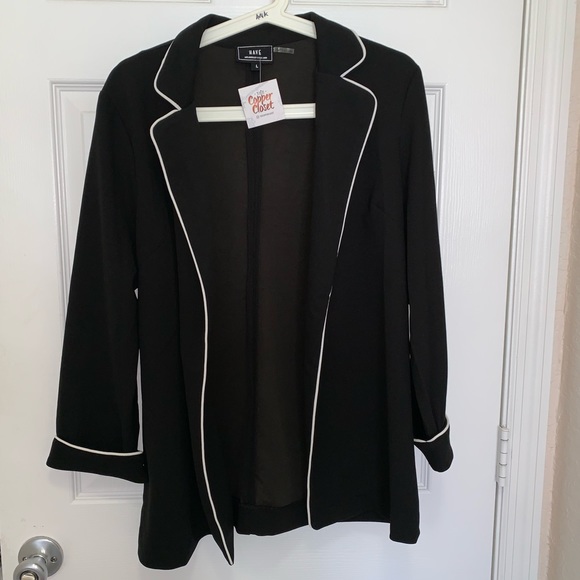 The Copper Closet Jackets & Blazers - Black Blazer! Super cute!